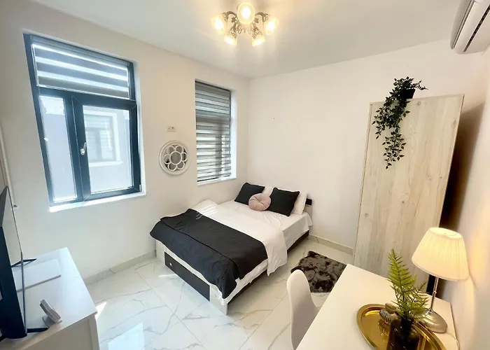 Cozy Small Near Park *