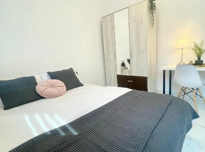 Cozy Small Near Park * Бухарест