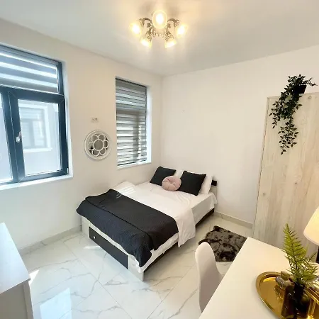 Cozy Small Near Park *